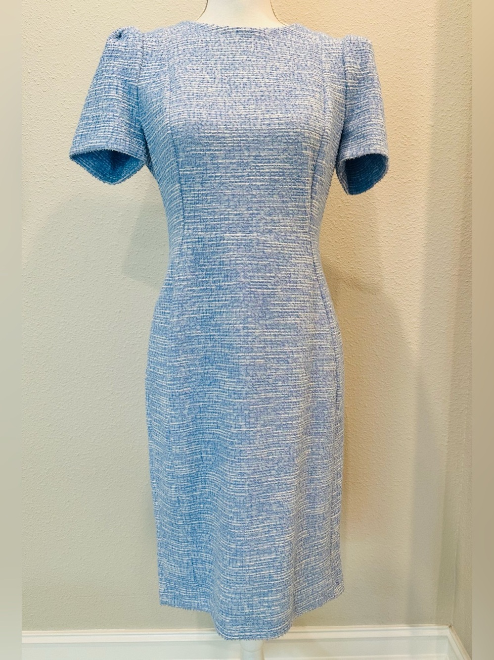 Calvin Klein Women’s Size 10 Light Blue Textured Short-Sleeve Sheath Dress